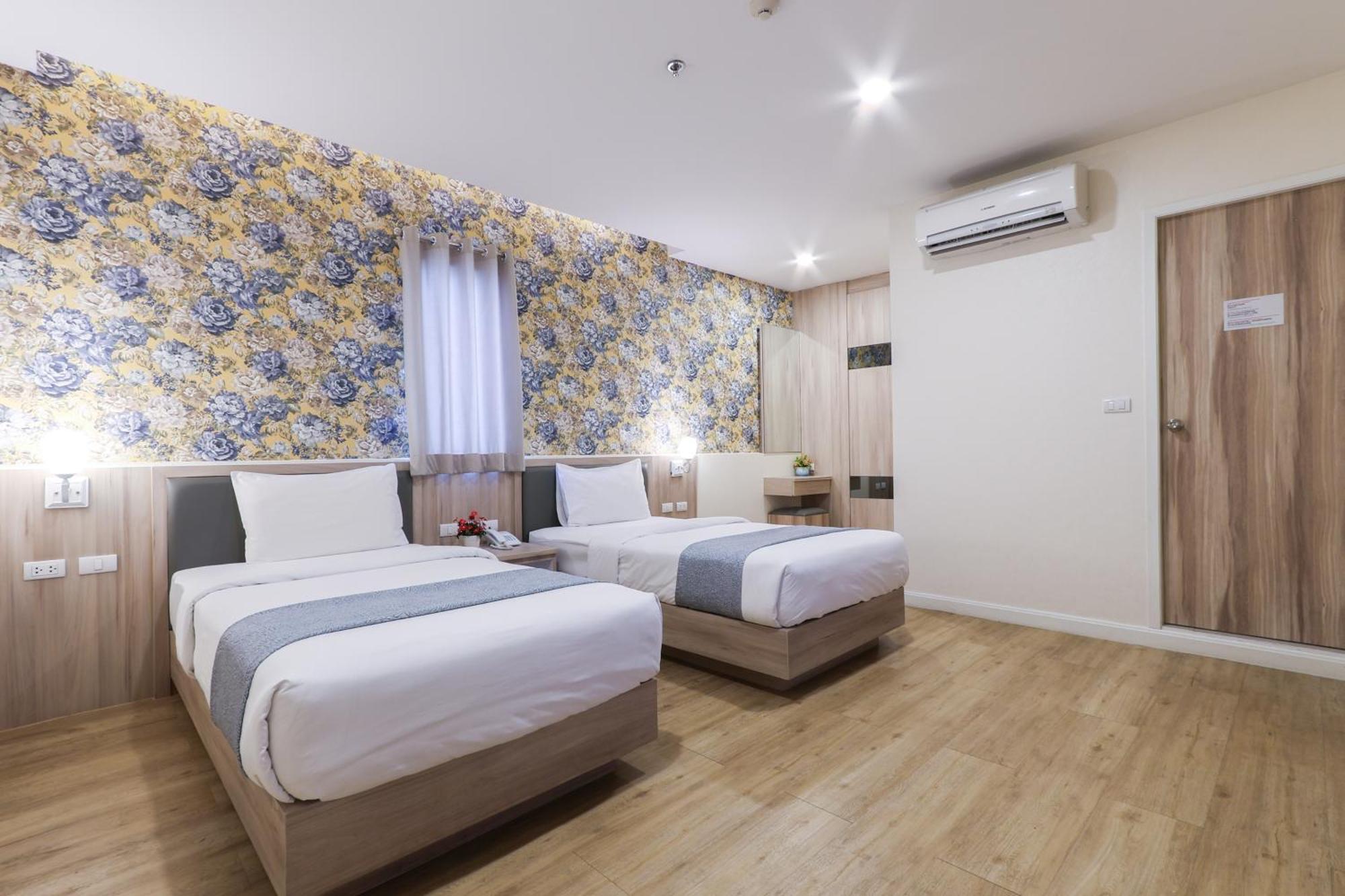 Leela Orchid Hotel Bangkok Bagian luar foto